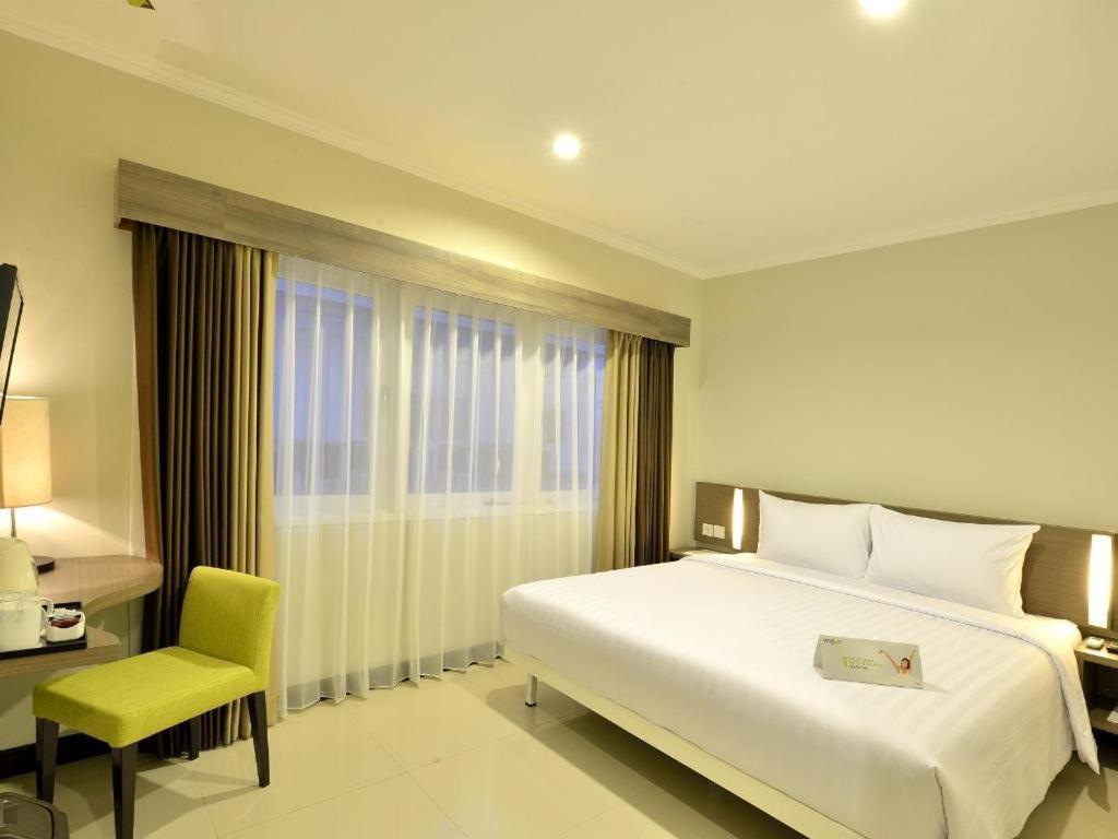 Whiz Prime Hotel Darmo Harapan Surabaya Buitenkant foto