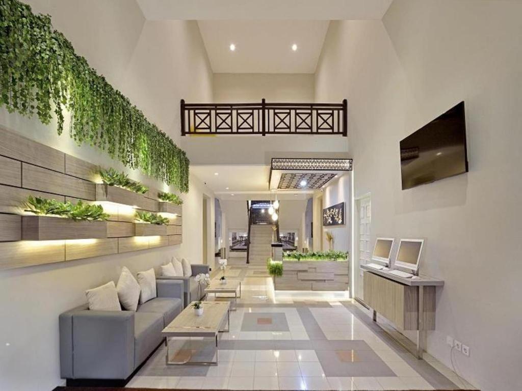 Whiz Prime Hotel Darmo Harapan Surabaya Buitenkant foto