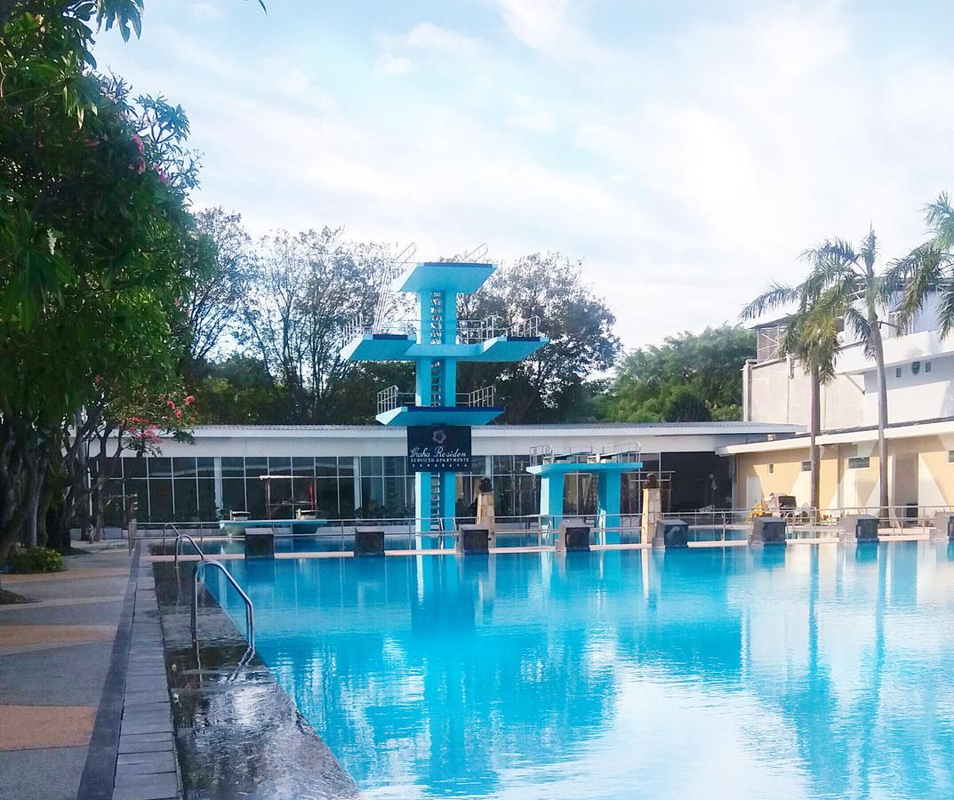 Whiz Prime Hotel Darmo Harapan Surabaya Buitenkant foto