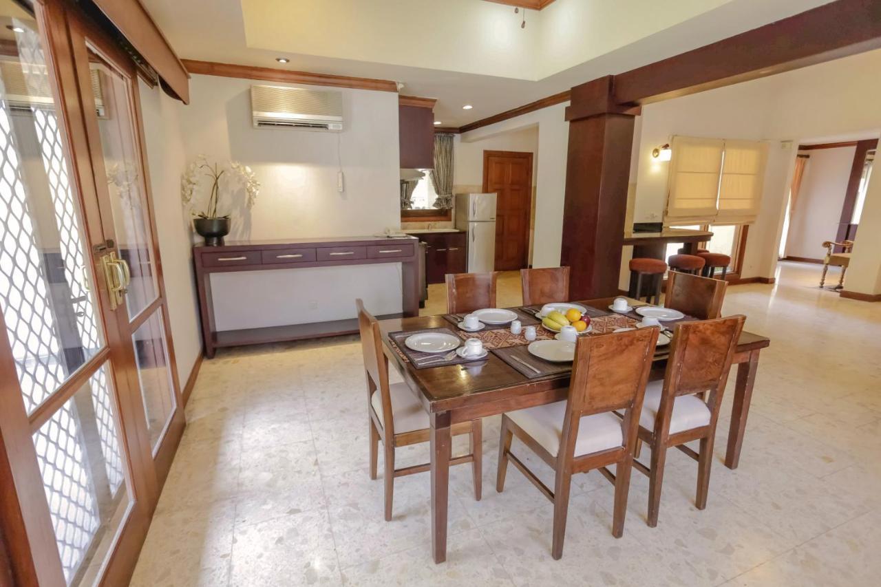 Whiz Prime Hotel Darmo Harapan Surabaya Buitenkant foto