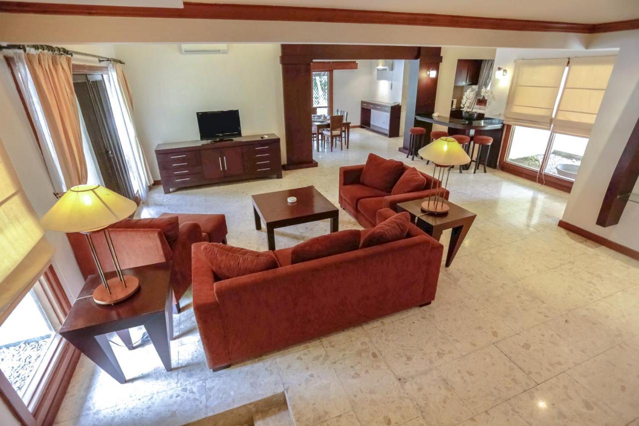 Whiz Prime Hotel Darmo Harapan Surabaya Buitenkant foto