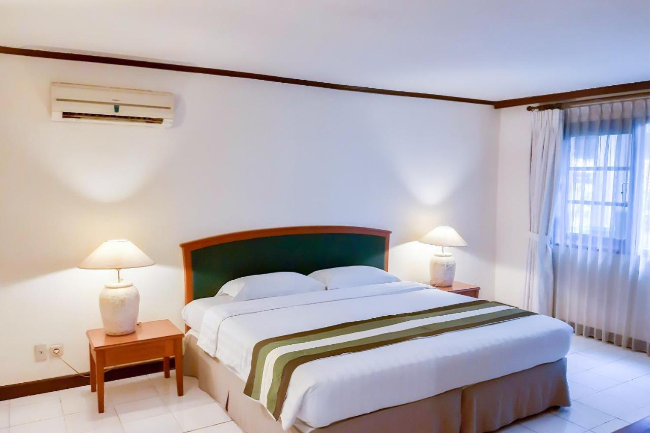 Whiz Prime Hotel Darmo Harapan Surabaya Kamer foto