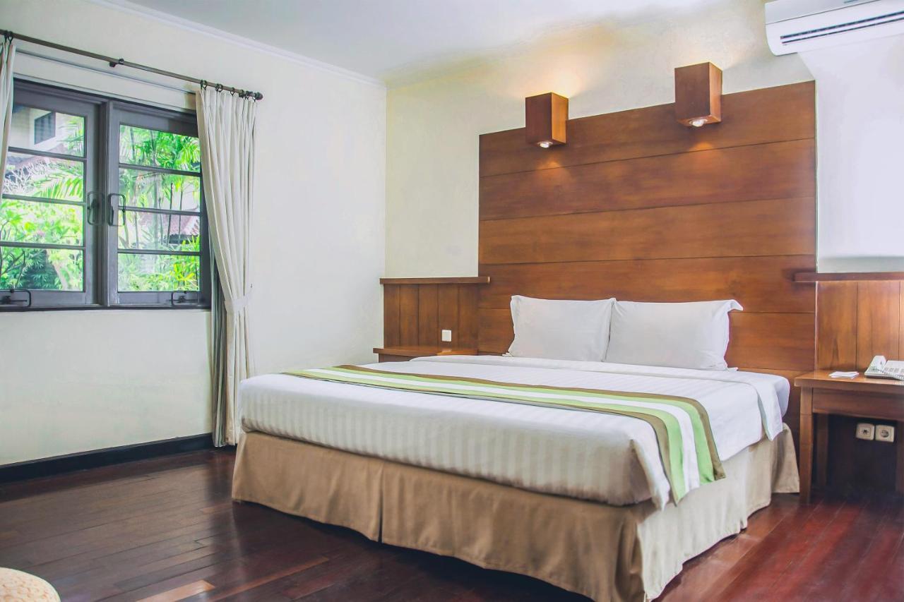 Whiz Prime Hotel Darmo Harapan Surabaya Buitenkant foto