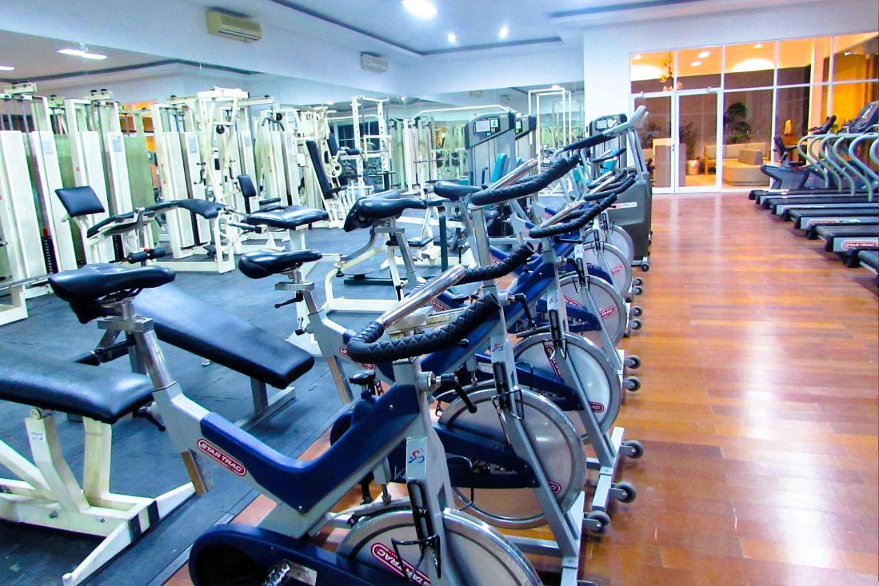 Whiz Prime Hotel Darmo Harapan Surabaya Buitenkant foto