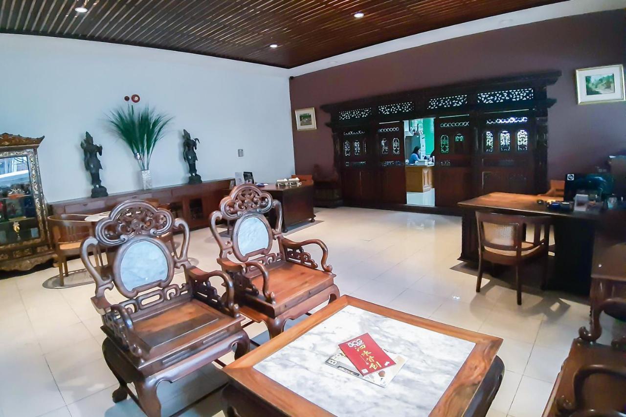 Whiz Prime Hotel Darmo Harapan Surabaya Buitenkant foto