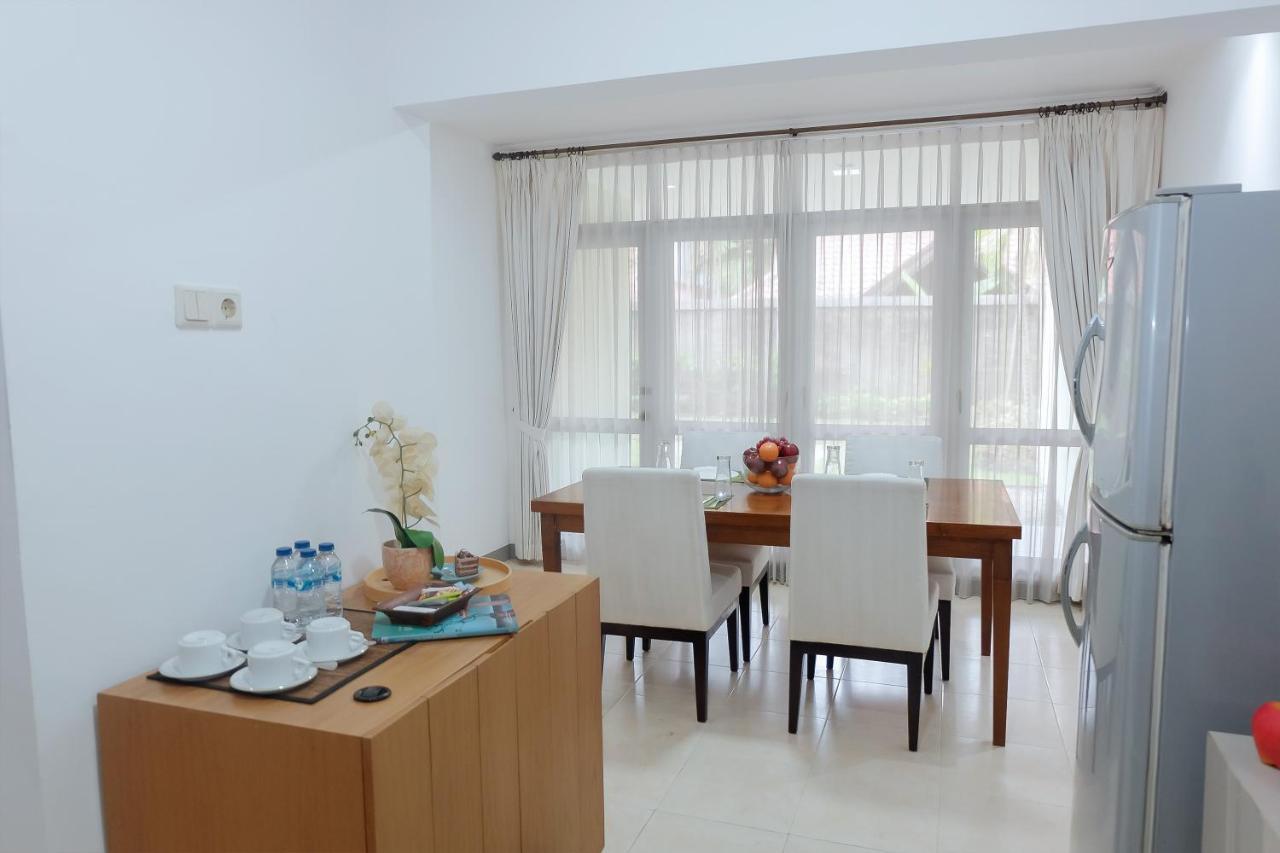 Whiz Prime Hotel Darmo Harapan Surabaya Buitenkant foto