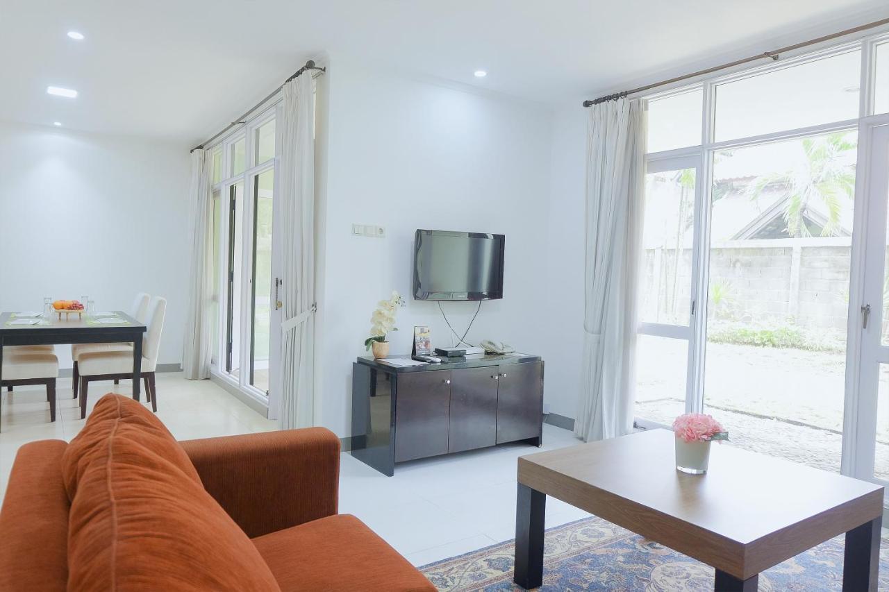 Whiz Prime Hotel Darmo Harapan Surabaya Buitenkant foto